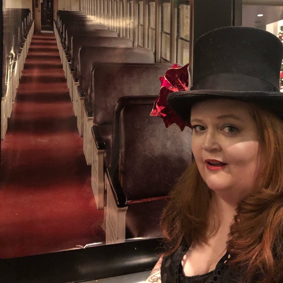 Meet your Posher, Janet - Picture 3 of 3